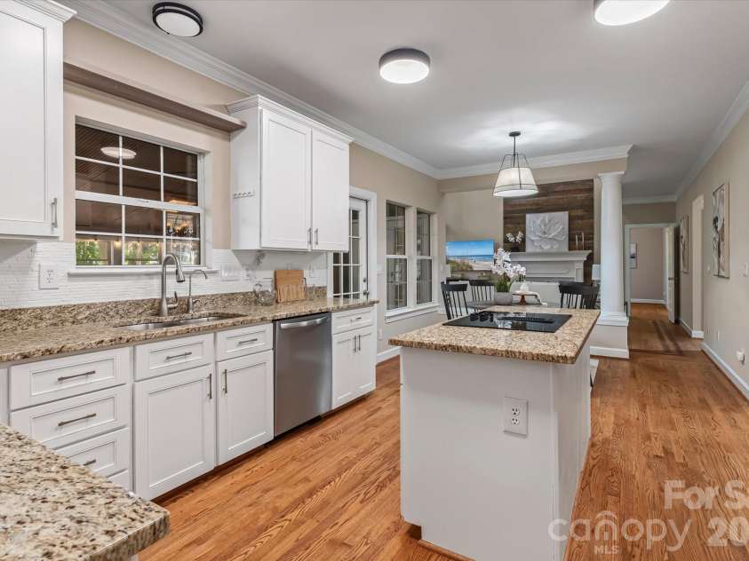 122 Lake Pine Road, Mooresville, NC 28117.  MLS# CAR4397434, YatesRealty ID 33309. 