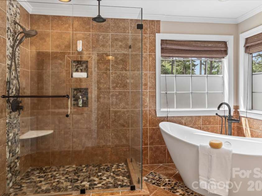 122 Lake Pine Road, Mooresville, NC 28117.  MLS# CAR4397434, YatesRealty ID 33309. 