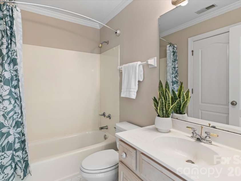 122 Lake Pine Road, Mooresville, NC 28117.  MLS# CAR4397434, YatesRealty ID 33309. 