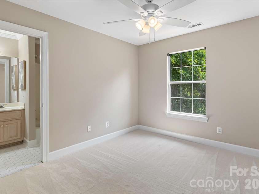 122 Lake Pine Road, Mooresville, NC 28117.  MLS# CAR4397434, YatesRealty ID 33309. 