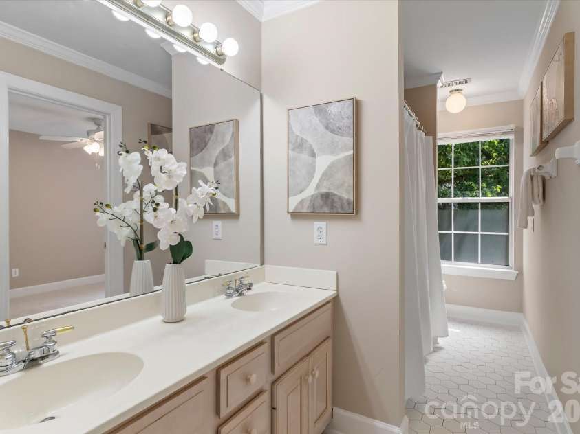122 Lake Pine Road, Mooresville, NC 28117.  MLS# CAR4397434, YatesRealty ID 33309. 
