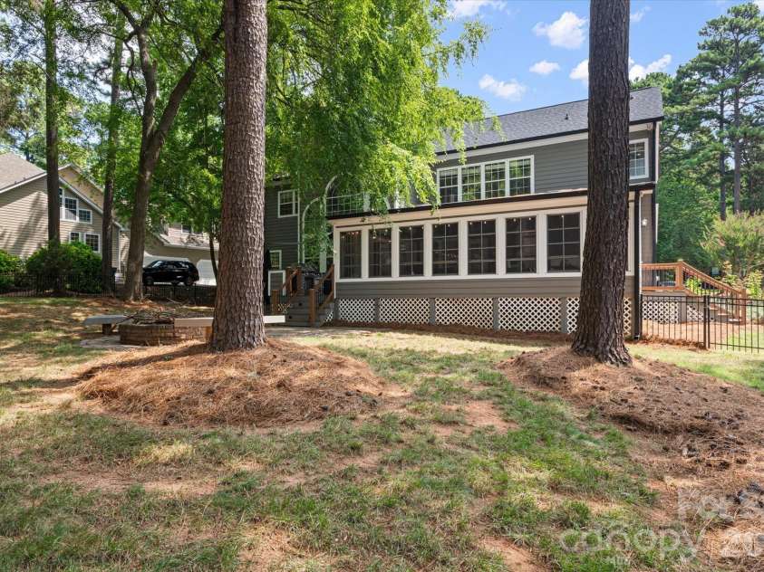 122 Lake Pine Road, Mooresville, NC 28117.  MLS# CAR4397434, YatesRealty ID 33309. 