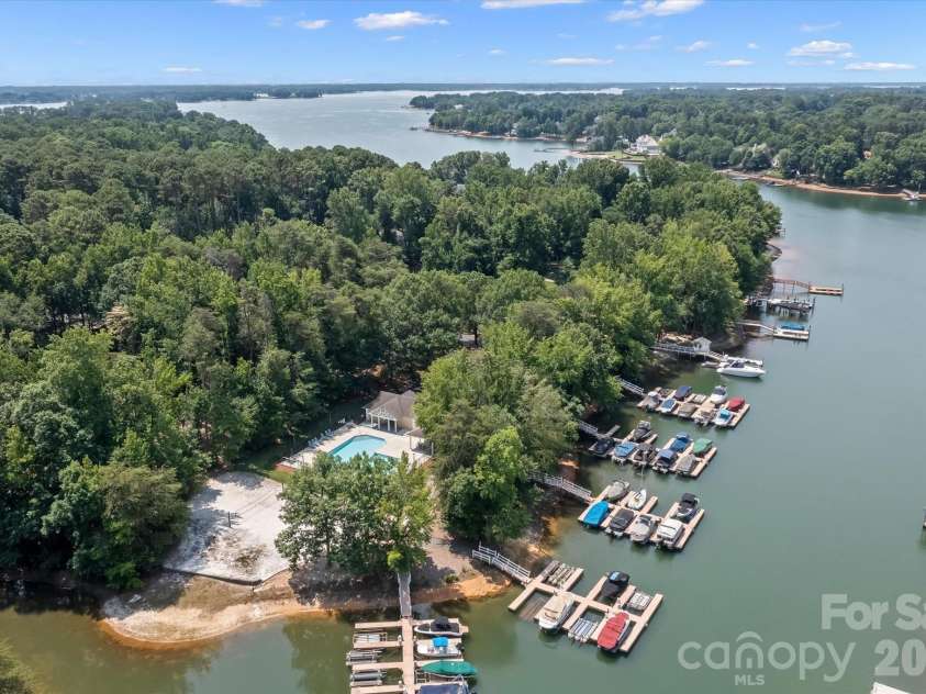 122 Lake Pine Road, Mooresville, NC 28117.  MLS# CAR4397434, YatesRealty ID 33309. 