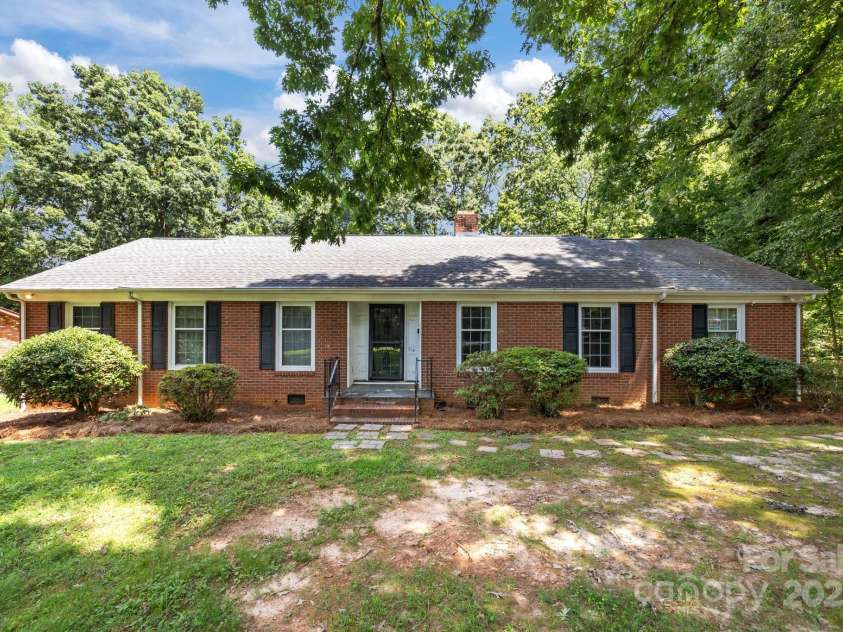 710 Owens Drive, Gastonia, NC 28054.  MLS# CAR4293681, YatesRealty ID 33309. 