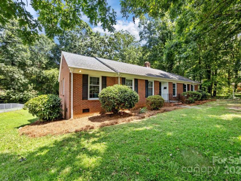 710 Owens Drive, Gastonia, NC 28054.  MLS# CAR4293681, YatesRealty ID 33309. 