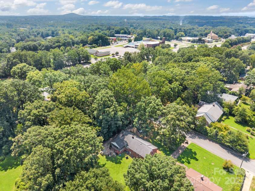 710 Owens Drive, Gastonia, NC 28054.  MLS# CAR4293681, YatesRealty ID 33309. 