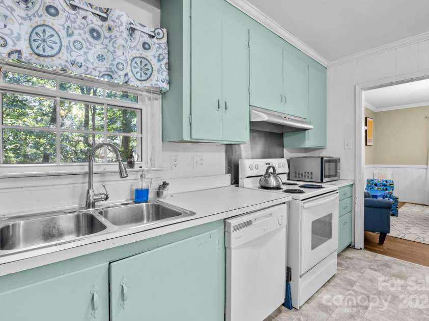 710 Owens Drive, Gastonia, NC 28054.  MLS# CAR4293681, YatesRealty ID 33309. 