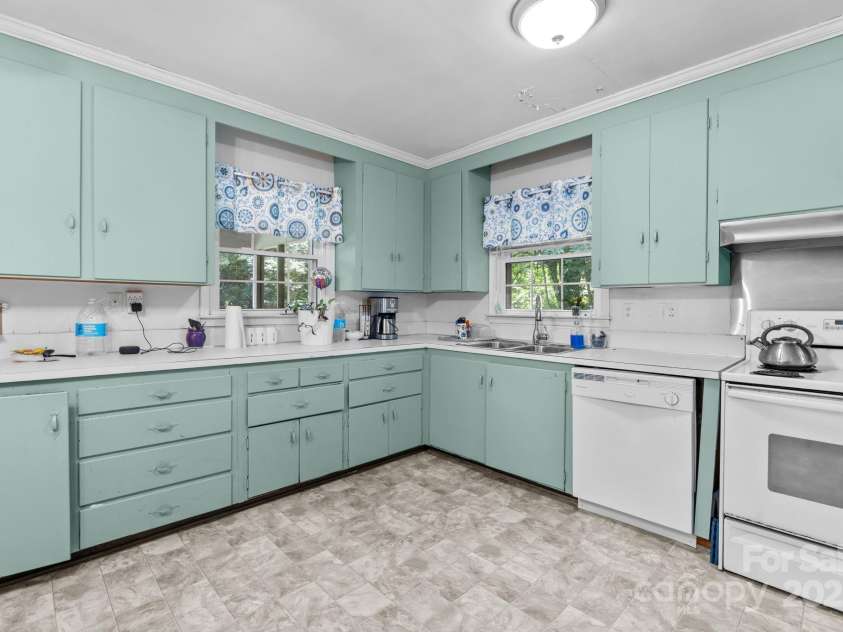 710 Owens Drive, Gastonia, NC 28054.  MLS# CAR4293681, YatesRealty ID 33309. 