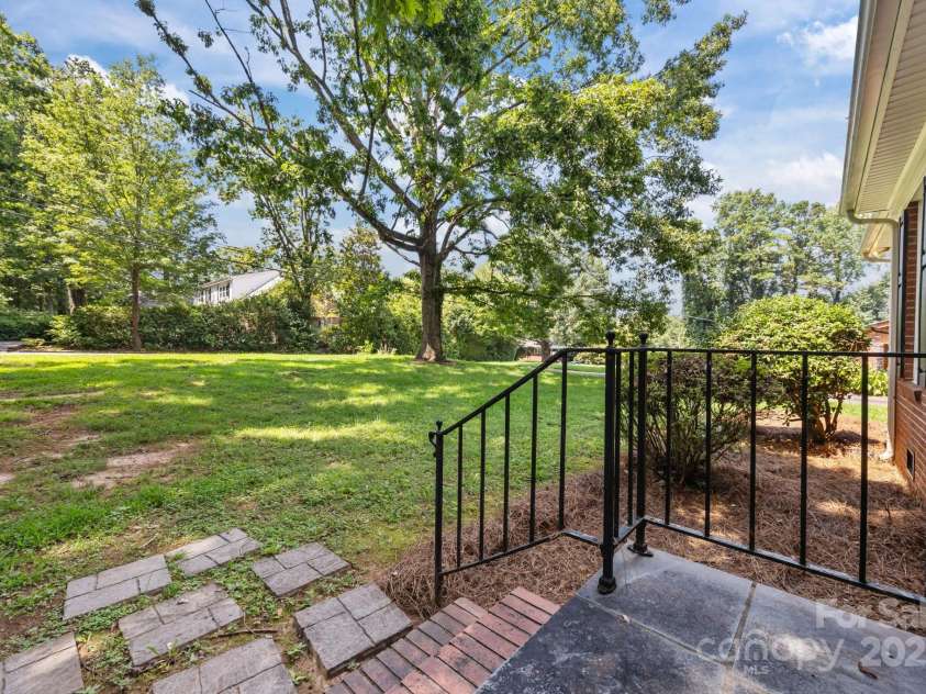 710 Owens Drive, Gastonia, NC 28054.  MLS# CAR4293681, YatesRealty ID 33309. 