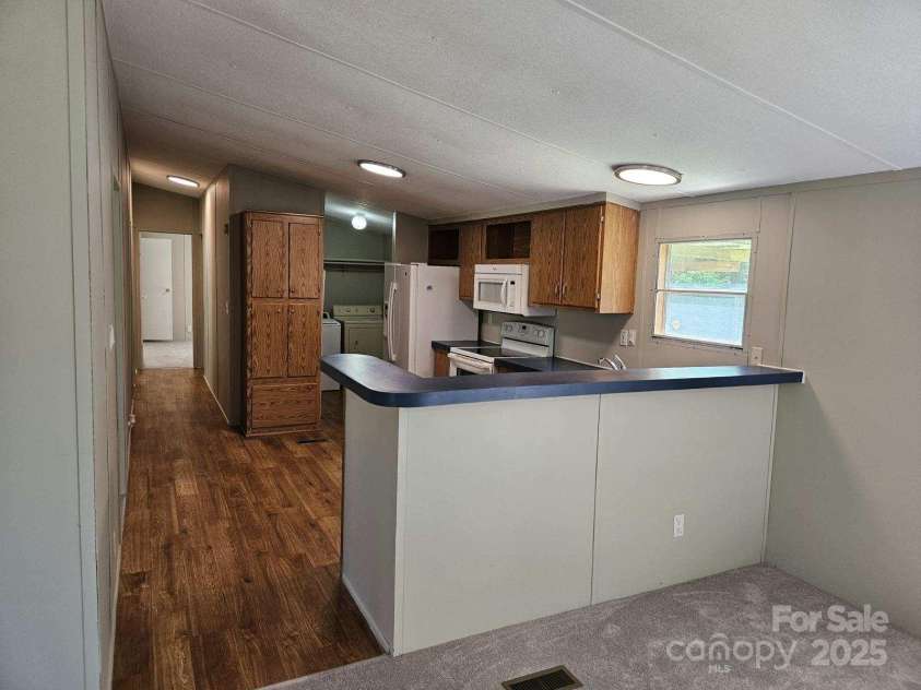 142 crown Court, Kings Mountain, NC 28086.  MLS# CAR4291401, YatesRealty ID 33310. 