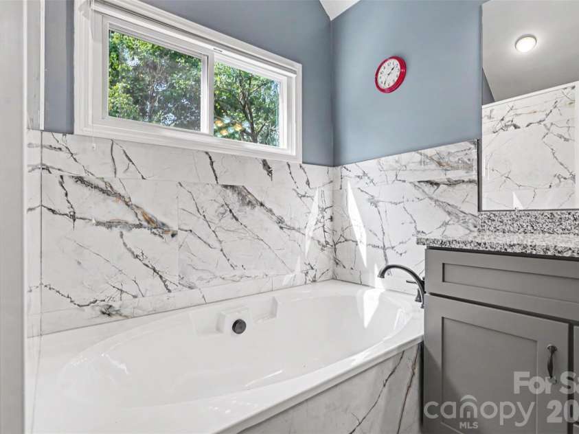 5917 Nuthatch Court, Charlotte, NC 28277.  MLS# CAR4397749, YatesRealty ID 33311. 