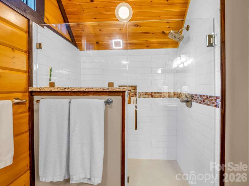 590 Boulder Ridge, Lake Lure, NC 28746.  MLS# CAR4390738, YatesRealty ID 33312. Bath Full 3 Upstairs