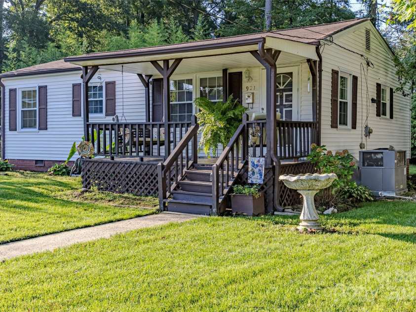 921 8th Avenue, Gastonia, NC 28054.  MLS# CAR4289650, YatesRealty ID 33312. 