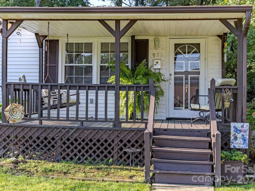 921 8th Avenue, Gastonia, NC 28054.  MLS# CAR4289650, YatesRealty ID 33312. 