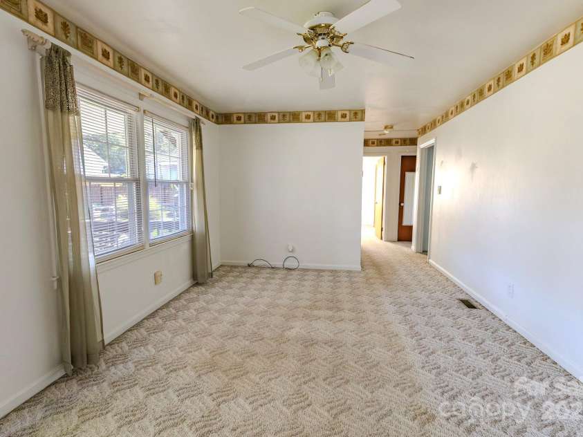 921 8th Avenue, Gastonia, NC 28054.  MLS# CAR4289650, YatesRealty ID 33312. 