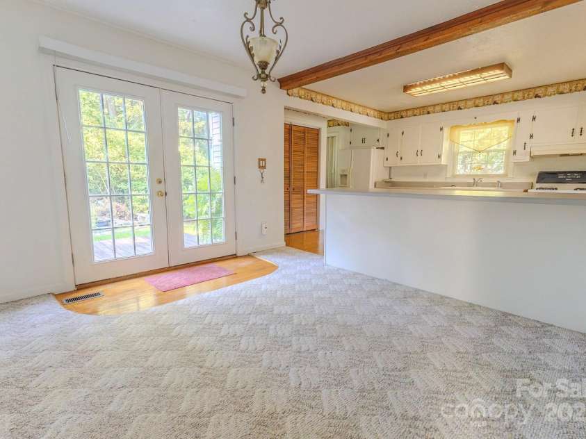 921 8th Avenue, Gastonia, NC 28054.  MLS# CAR4289650, YatesRealty ID 33312. 