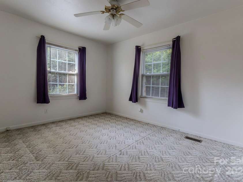 921 8th Avenue, Gastonia, NC 28054.  MLS# CAR4289650, YatesRealty ID 33312. 