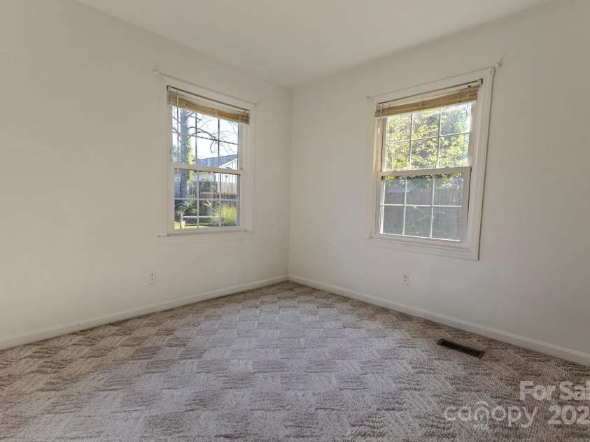 921 8th Avenue, Gastonia, NC 28054.  MLS# CAR4289650, YatesRealty ID 33312. 