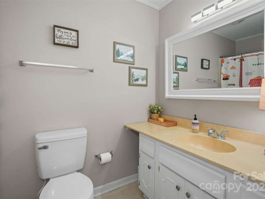 155 Timberlane Drive, Etowah, NC 28729.  MLS# CAR4290050, YatesRealty ID 33313. 2nd full bath on main level