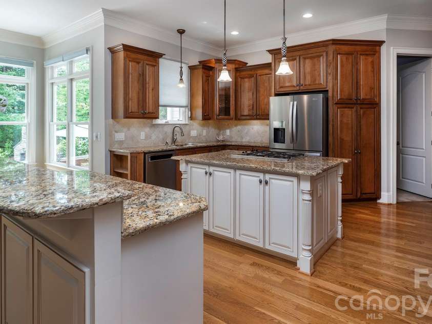 4293 Soaring Eagle Cove Court, Denver, NC 28037.  MLS# CAR4395644, YatesRealty ID 33313. Breakfast bar...