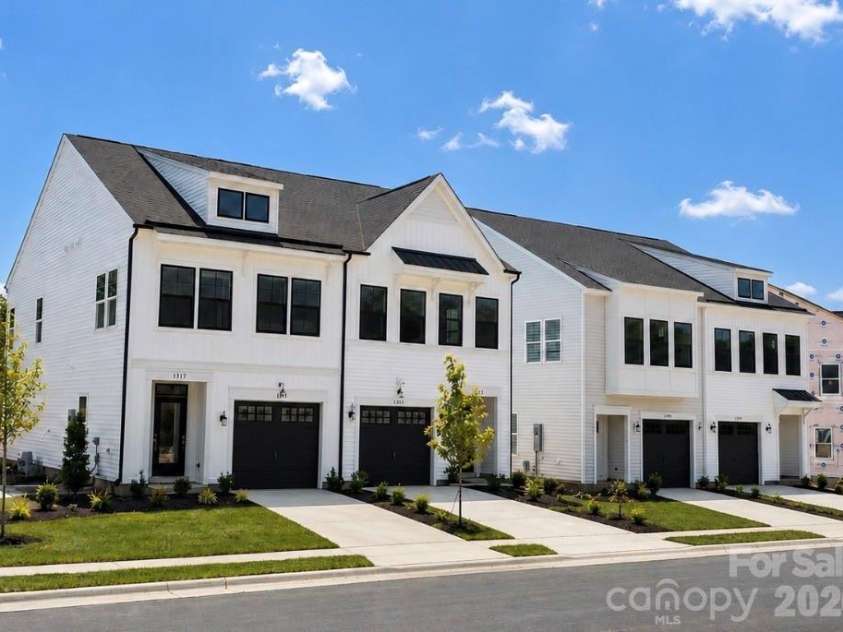 5836 Salamander Run Lane, Charlotte, NC 28215.  MLS# CAR4395810, YatesRealty ID 33315. 