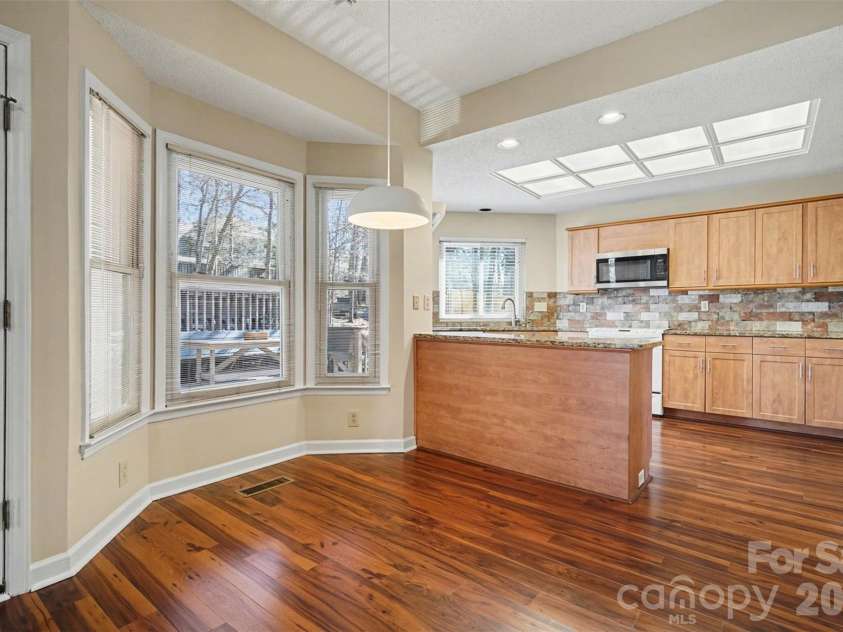 14115 Canvasback Drive, Charlotte, NC 28273.  MLS# CAR4337822, YatesRealty ID 33318. Breakfast area