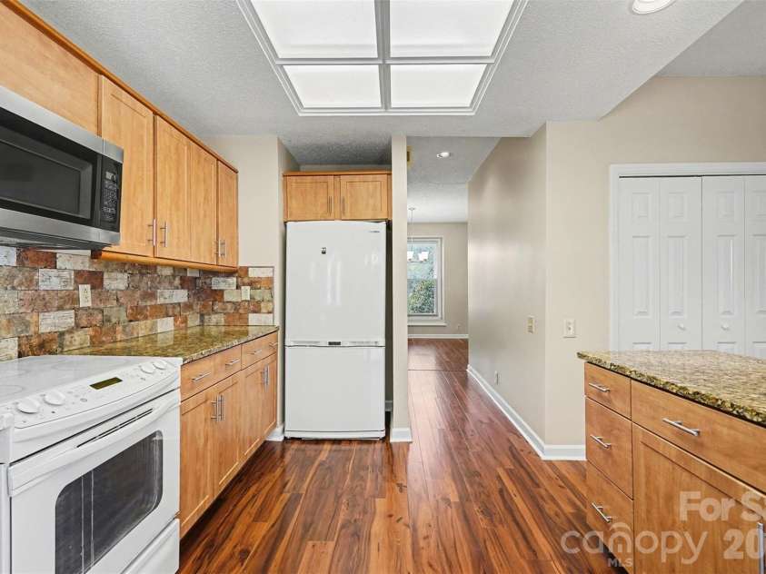 14115 Canvasback Drive, Charlotte, NC 28273.  MLS# CAR4337822, YatesRealty ID 33318. Kitchen