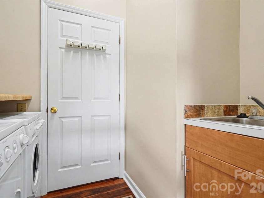 14115 Canvasback Drive, Charlotte, NC 28273.  MLS# CAR4337822, YatesRealty ID 33318. Laundry room with utility sink