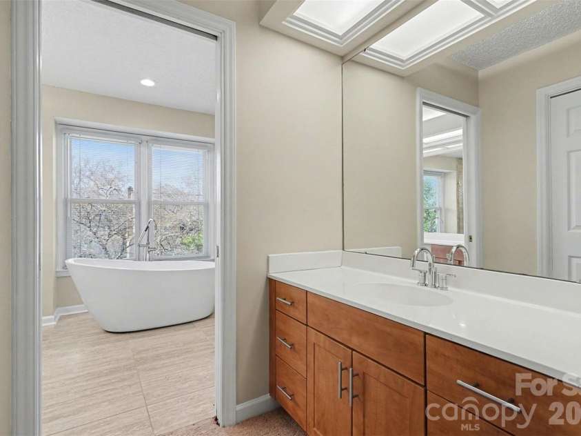 14115 Canvasback Drive, Charlotte, NC 28273.  MLS# CAR4337822, YatesRealty ID 33318. Primary Bathroom Suite