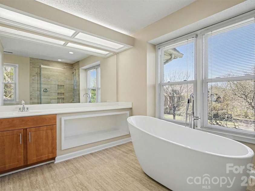 14115 Canvasback Drive, Charlotte, NC 28273.  MLS# CAR4337822, YatesRealty ID 33318. Primary Bathroom Suite