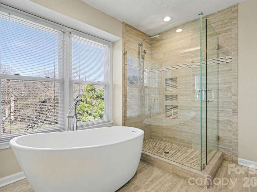 14115 Canvasback Drive, Charlotte, NC 28273.  MLS# CAR4337822, YatesRealty ID 33318. Primary Bathroom Suite