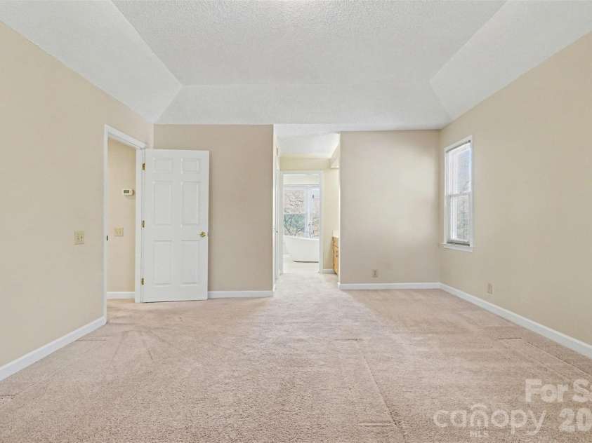 14115 Canvasback Drive, Charlotte, NC 28273.  MLS# CAR4337822, YatesRealty ID 33318. Primary Bedroom