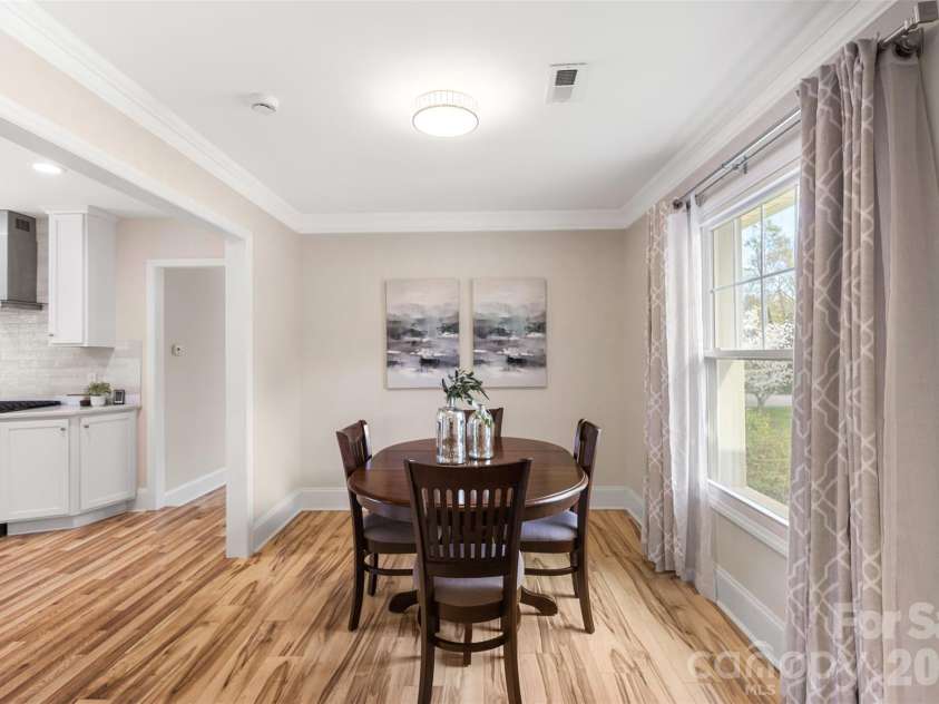 265 Anthony Circle, Charlotte, NC 28211.  MLS# CAR4355827, YatesRealty ID 33319. Dining Area Open to Kitchen & Living Room