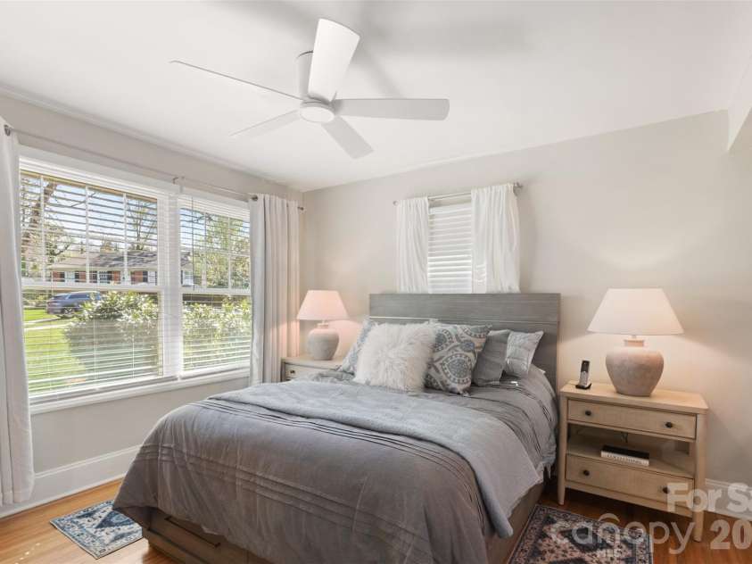 265 Anthony Circle, Charlotte, NC 28211.  MLS# CAR4355827, YatesRealty ID 33319. Spacious Main-Level Primary Suite with Updated Bath