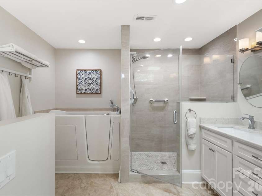 265 Anthony Circle, Charlotte, NC 28211.  MLS# CAR4355827, YatesRealty ID 33319. Updated Full Bath with Designer Tile & Vanity
