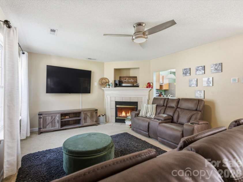 1280 Shenandoah Circle, Rock Hill, SC 29730.  MLS# CAR4336060, YatesRealty ID 3332. Spacious Living Area with fireplace