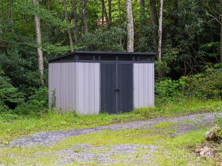 4035 Bald Creek Road, Clyde, NC 28721.  MLS# CAR4290414, YatesRealty ID 33320. 