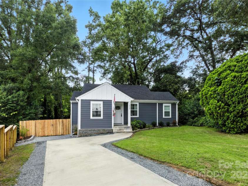 1522 Princess Place, Charlotte, NC 28208.  MLS# CAR4294296, YatesRealty ID 33321. 