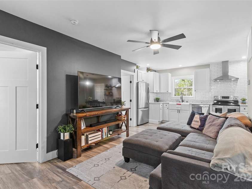 1522 Princess Place, Charlotte, NC 28208.  MLS# CAR4294296, YatesRealty ID 33321. 
