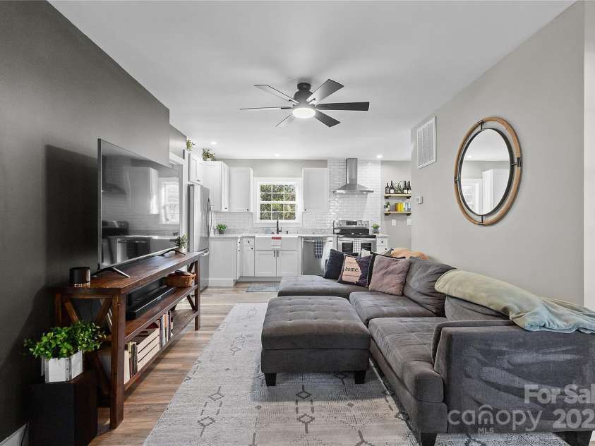 1522 Princess Place, Charlotte, NC 28208.  MLS# CAR4294296, YatesRealty ID 33321. 