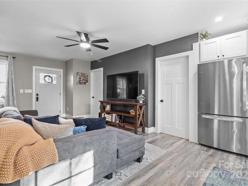 1522 Princess Place, Charlotte, NC 28208.  MLS# CAR4294296, YatesRealty ID 33321. 