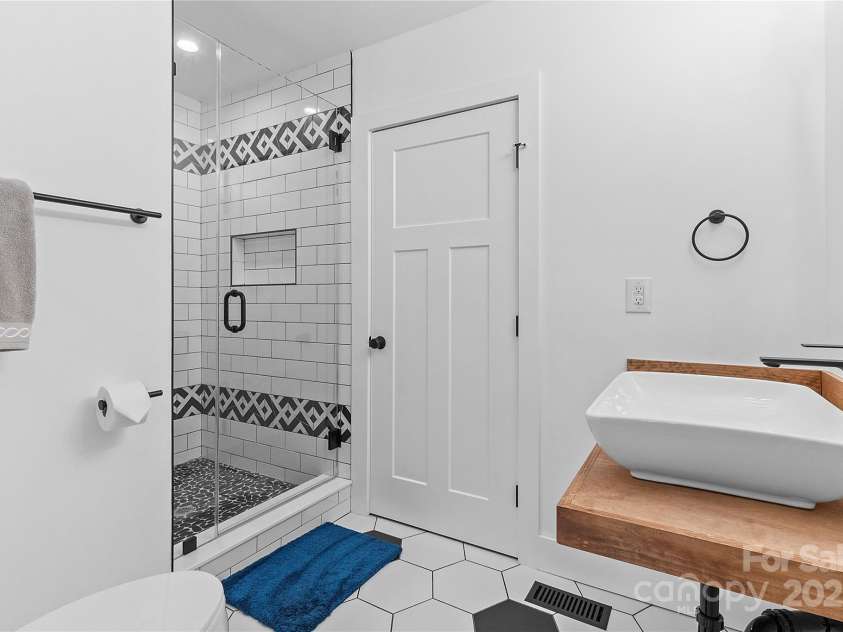 1522 Princess Place, Charlotte, NC 28208.  MLS# CAR4294296, YatesRealty ID 33321. 