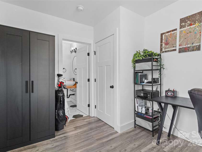1522 Princess Place, Charlotte, NC 28208.  MLS# CAR4294296, YatesRealty ID 33321. 