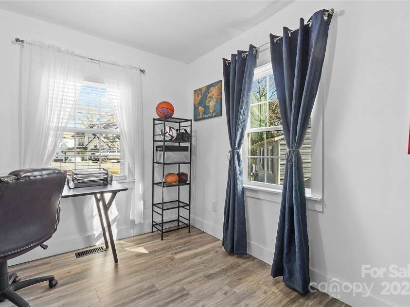 1522 Princess Place, Charlotte, NC 28208.  MLS# CAR4294296, YatesRealty ID 33321. 