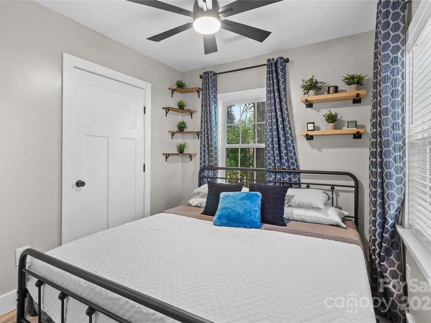 1522 Princess Place, Charlotte, NC 28208.  MLS# CAR4294296, YatesRealty ID 33321. 