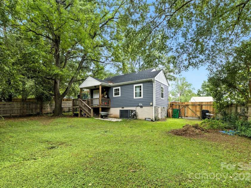 1522 Princess Place, Charlotte, NC 28208.  MLS# CAR4294296, YatesRealty ID 33321. 