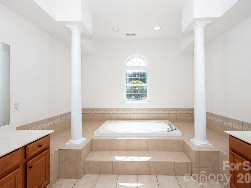 1957 Faison Avenue, Fort Mill, SC 29708.  MLS# CAR4365581, YatesRealty ID 33321. Jetted Tub