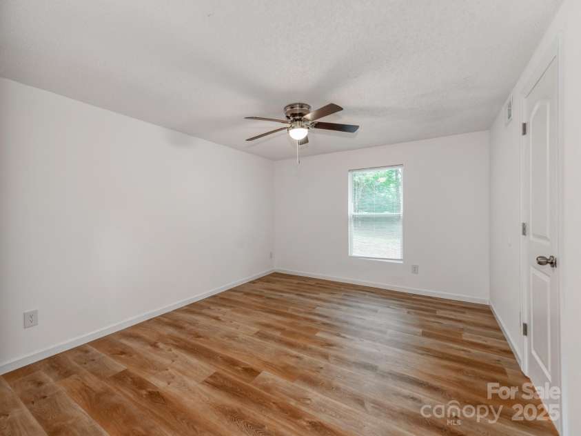 712 Vista Grande Circle, Charlotte, NC 28226.  MLS# CAR4292981, YatesRealty ID 33322. 