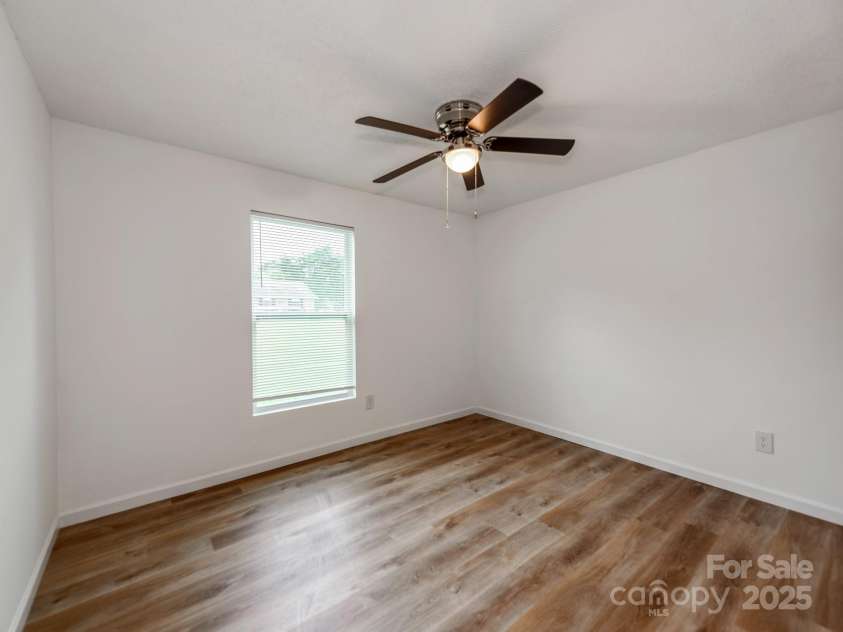 712 Vista Grande Circle, Charlotte, NC 28226.  MLS# CAR4292981, YatesRealty ID 33322. 