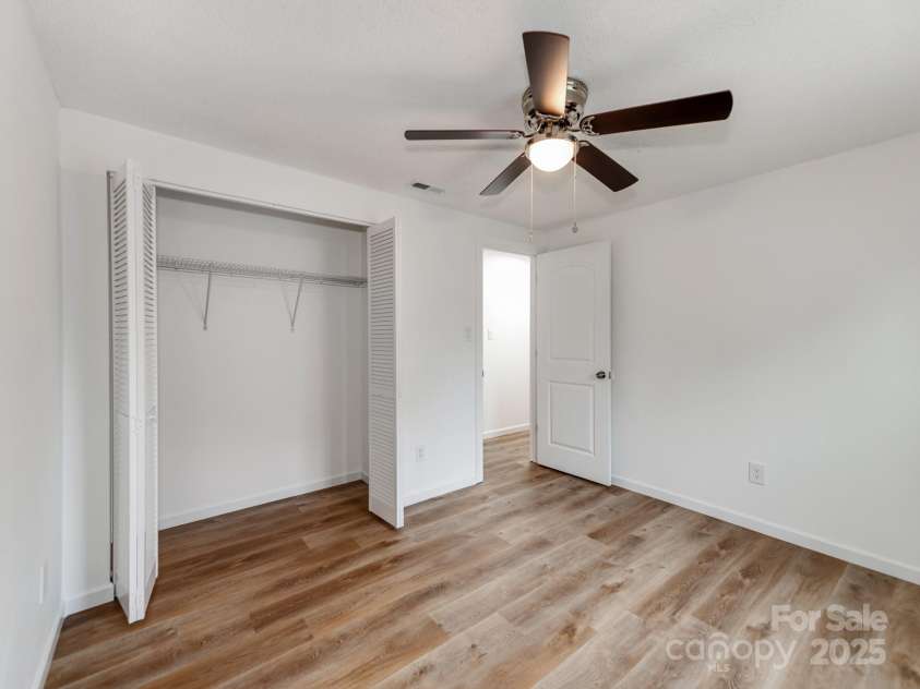 712 Vista Grande Circle, Charlotte, NC 28226.  MLS# CAR4292981, YatesRealty ID 33322. 